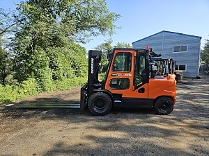 중고지게차 두산 D45S-5 디젤 4.5톤 3단 지게차(3단마스트, 더블타이어, 편개식자동발,올캐빈, 냉/난방, 후방카메라, 안전경보기, 덧발)