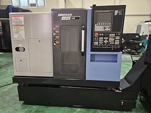 두산CNC선반6인치(LYNX220A)