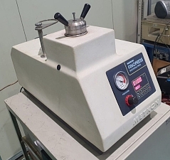 자동시편성형기 