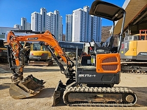 두산 DX17Z-7(1.7톤) 2024년식 코끼리집게 미니굴삭기 팝니다.